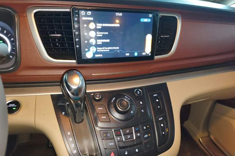Used Buick GL8 2018 28T Comfort Model China VI Standard Audio And AC Panel
