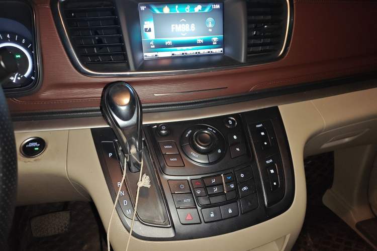 Used Buick GL8 2018 28T Luxury Model China VI Standard Audio And AC Panel