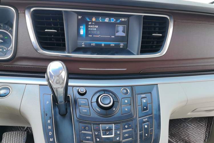 Used Buick GL8 2018 28T Prestige Version China VI Standard Audio And AC Panel