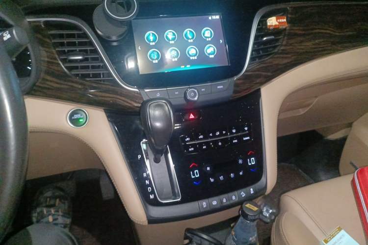 Used Buick GL8 2018 ES 28T Flagship Model China VI Standard Audio And AC Panel