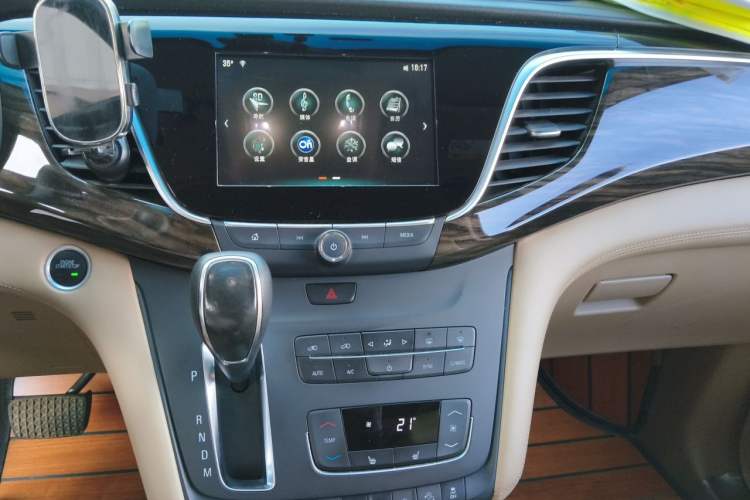 Used Buick GL8 2018 ES 28T Premium Model China VI Standard Audio And AC Panel