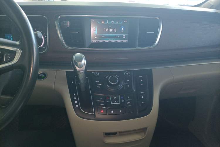 Used Buick GL8 2018 28T Luxury Model China VI Standard Audio And AC Panel