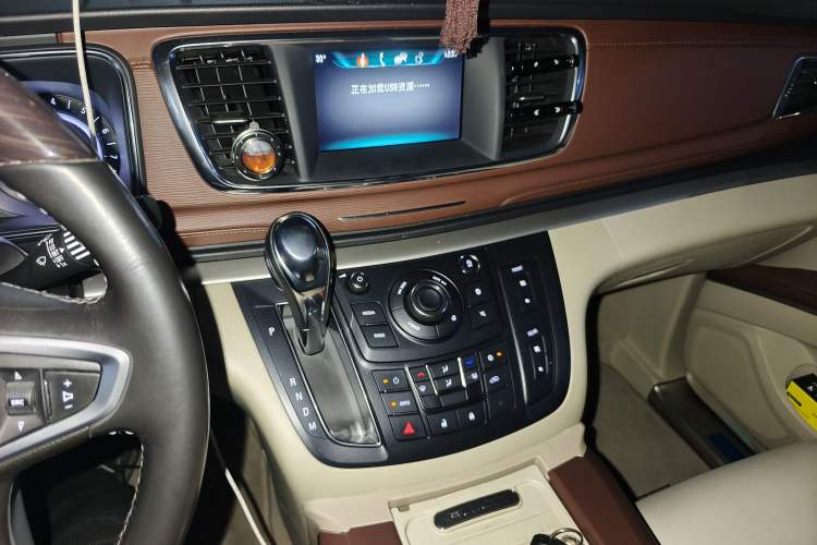 Used Buick GL8 2018 28T Luxury Model China VI Standard Audio And AC Panel