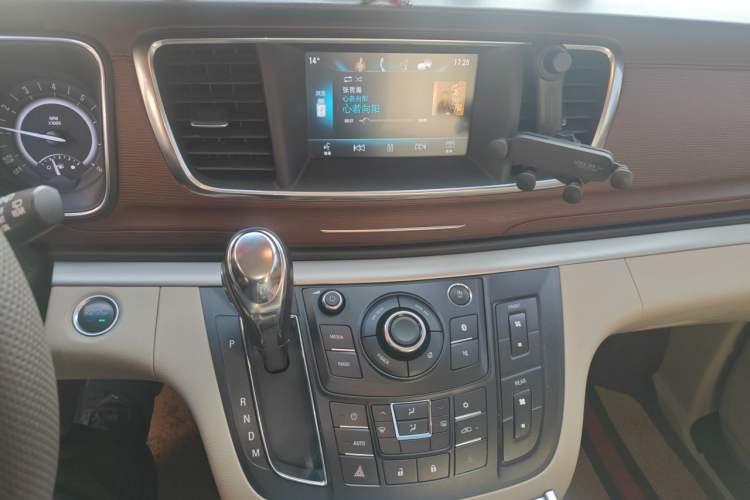 Used Buick GL8 2018 28T Comfort Model China VI Standard Audio And AC Panel