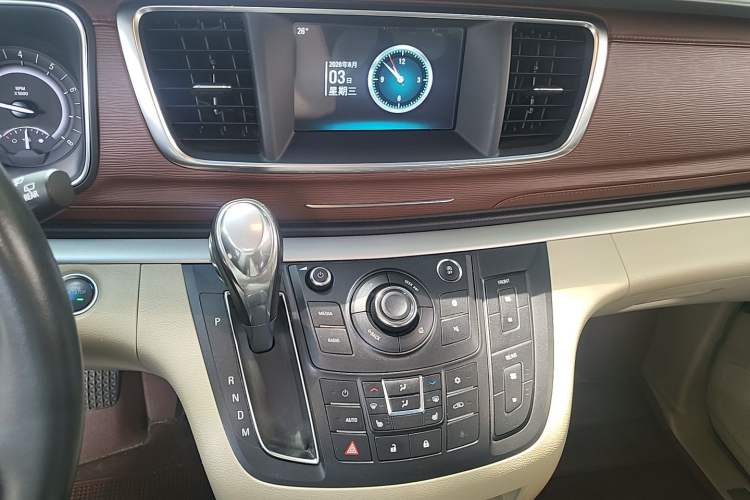 Used Buick GL8 2018 28T Luxury Model China VI Standard Audio And AC Panel