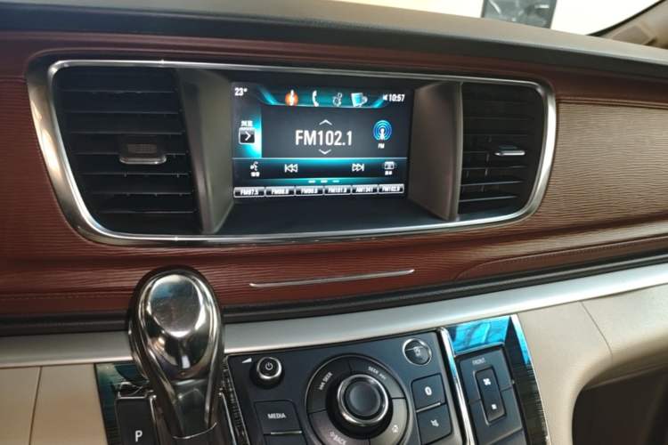 Used Buick GL8 2018 28T Luxury Model China VI Standard Audio And AC Panel