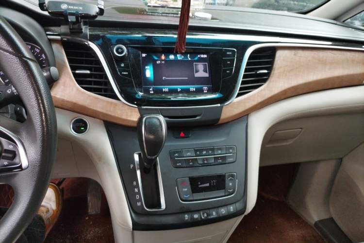 Used Buick GL8 2018 ES 28T Comfort Model China VI Standard Audio And AC Panel