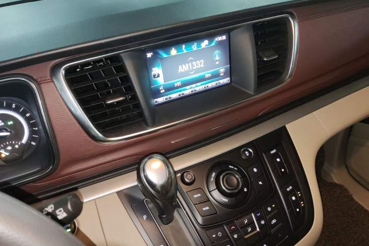 Used Buick GL8 2018 28T Comfort Model China VI Standard Audio And AC Panel