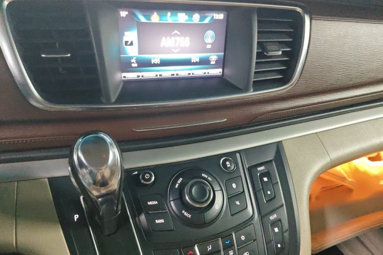 Used Buick GL8 2018 28T Comfort Model China VI Standard Audio And AC Panel