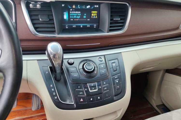Used Buick GL8 2018 28T Luxury Model China VI Standard Audio And AC Panel