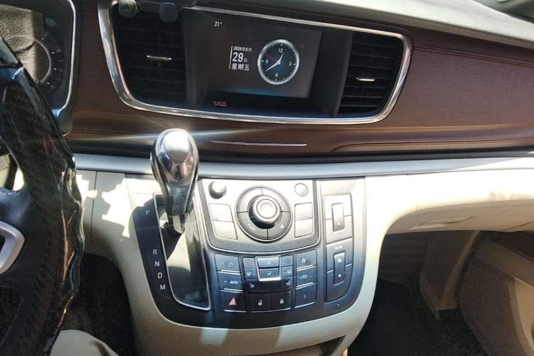 Used Buick GL8 2018 28T Luxury Model China VI Standard Audio And AC Panel