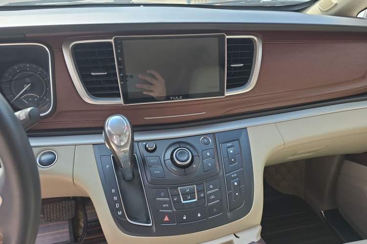 Used Buick GL8 2018 28T Comfort Model China VI Standard Audio And AC Panel