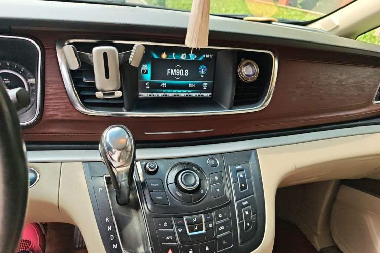 Used Buick GL8 2018 28T Luxury Model China VI Standard Audio And AC Panel
