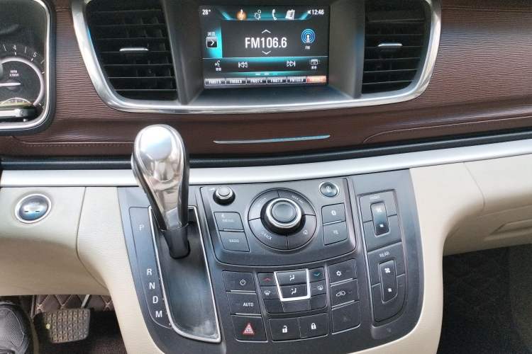 Used Buick GL8 2018 28T Luxury Model China VI Standard Audio And AC Panel