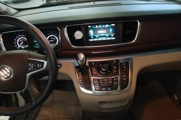 Used Buick GL8 2018 28T Luxury Model China VI Standard Audio And AC Panel