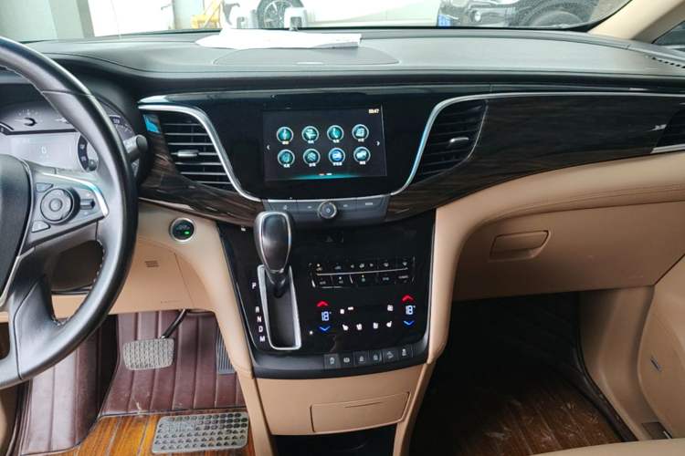 Used Buick GL8 2018 ES 28T Flagship Model China VI Standard Audio And AC Panel