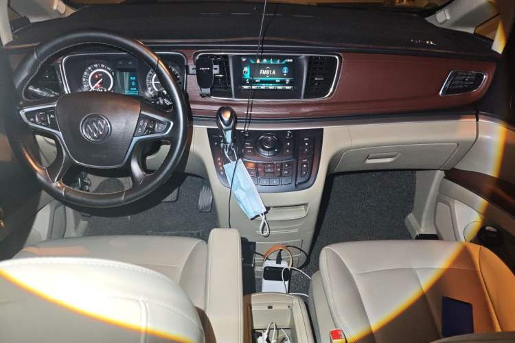 Used Buick GL8 2018 28T Luxury Model China VI Standard Audio And AC Panel