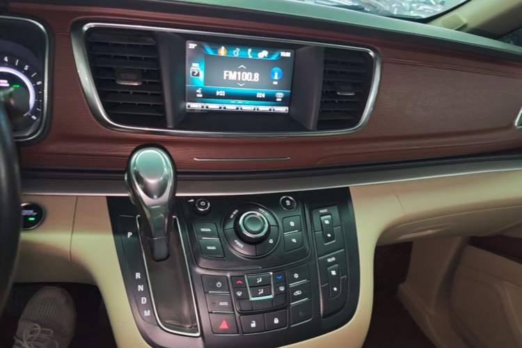 Used Buick GL8 2018 28T Luxury Model China VI Standard Audio And AC Panel