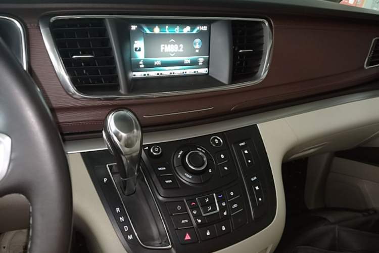 Used Buick GL8 2018 28T Prestige Version China VI Standard Audio And AC Panel