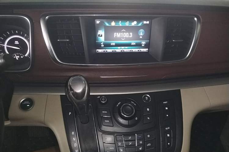 Used Buick GL8 2018 28T Prestige Version China VI Standard Audio And AC Panel