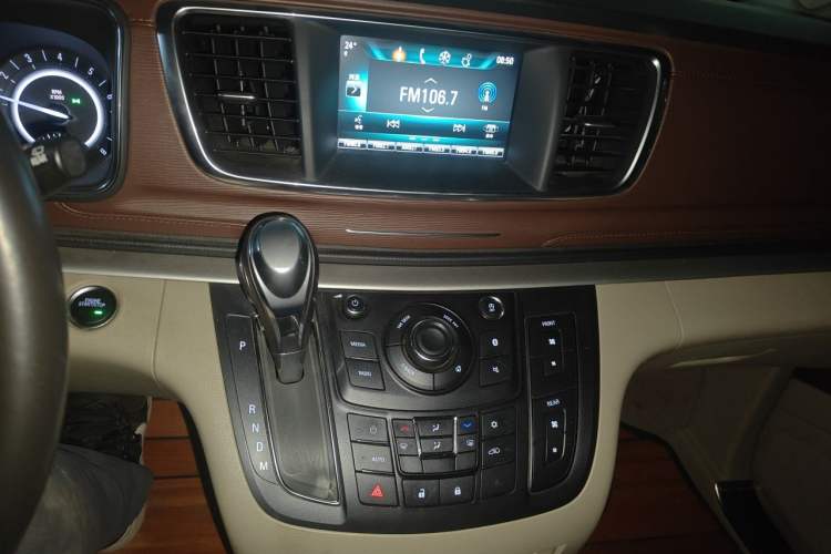 Used Buick GL8 2018 28T Luxury Model China VI Standard Audio And AC Panel