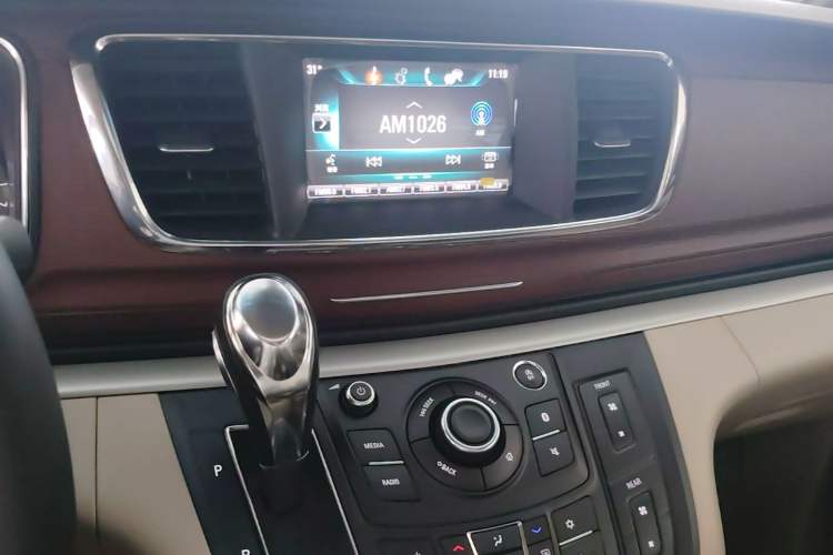 Used Buick GL8 2018 28T Luxury Model China VI Standard Audio And AC Panel