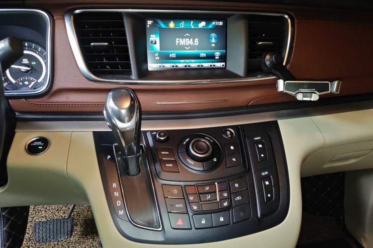 Used Buick GL8 2018 28T Prestige Version China VI Standard Audio And AC Panel