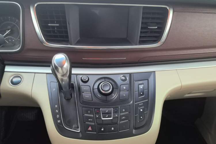 Used Buick GL8 2018 28T Luxury Model China VI Standard Audio And AC Panel