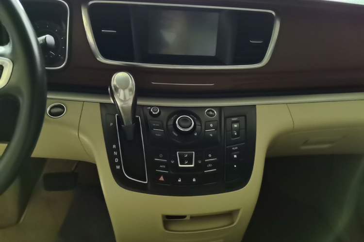 Used Buick GL8 2018 28T Luxury Model China VI Standard Audio And AC Panel