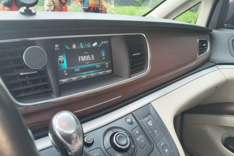 Used Buick GL8 2018 28T Prestige Version China VI Standard Audio And AC Panel