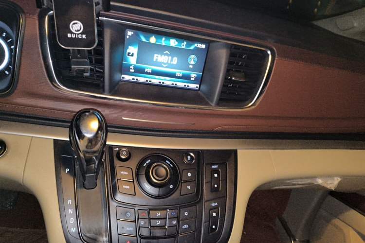 Used Buick GL8 2018 28T Luxury Model China VI Standard Audio And AC Panel