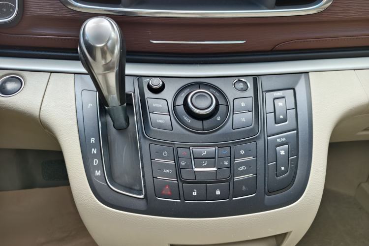 Used Buick GL8 2018 28T Luxury Model China VI Standard Audio And AC Panel
