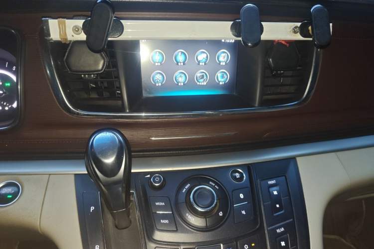 Used Buick GL8 2018 28T Luxury Model China VI Standard Audio And AC Panel