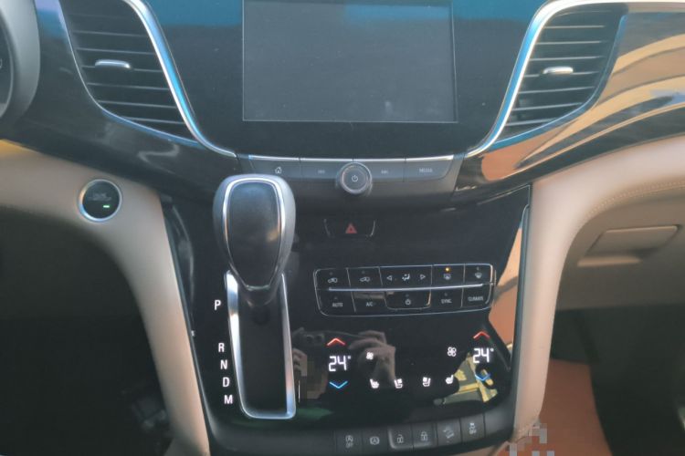 Used Buick GL8 2018 ES 28T Flagship Model China VI Standard Audio And AC Panel