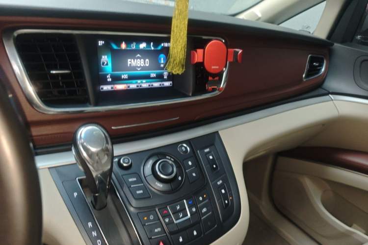 Used Buick GL8 2018 28T Luxury Model China VI Standard Audio And AC Panel
