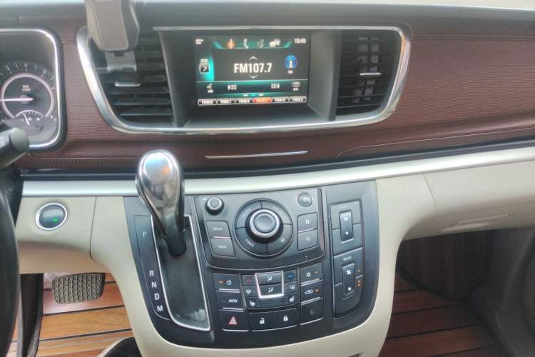 Used Buick GL8 2018 28T Luxury Model China VI Standard Audio And AC Panel