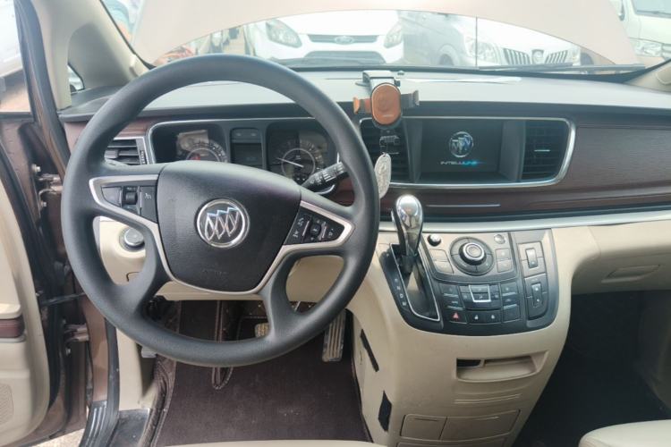 Used Buick GL8 2018 28T Comfort Model China VI Standard Center Console