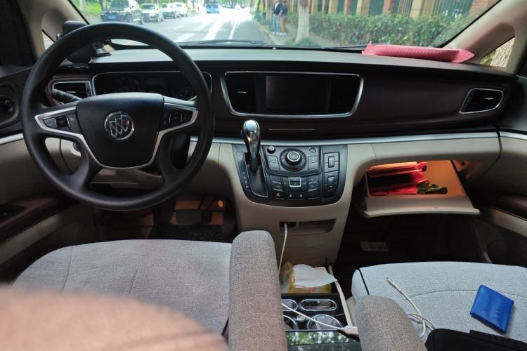 Used Buick GL8 2018 28T Comfort Model China VI Standard Center Console