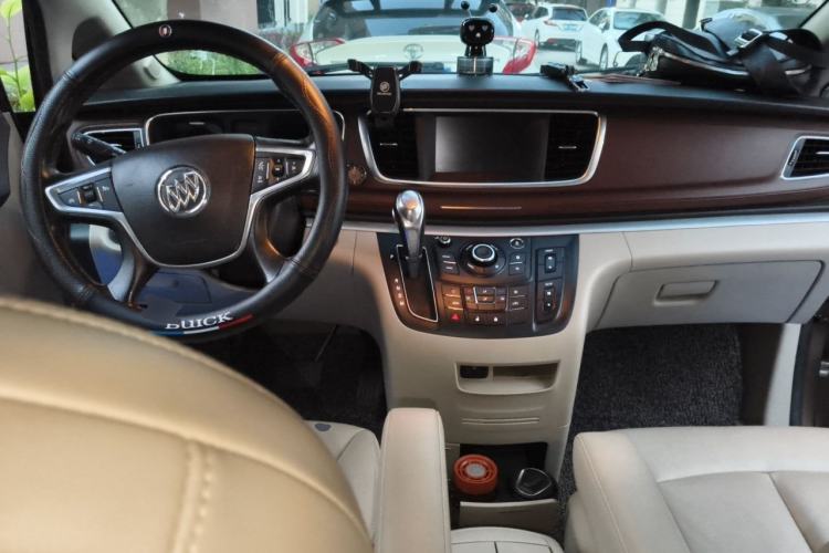 Used Buick GL8 2018 28T Comfort Model China VI Standard Center Console