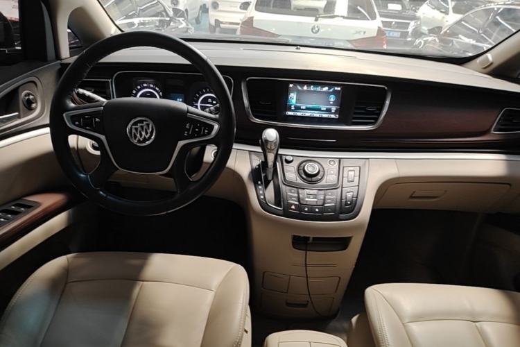 Used Buick GL8 2018 28T Luxury Model China VI Standard Center Console