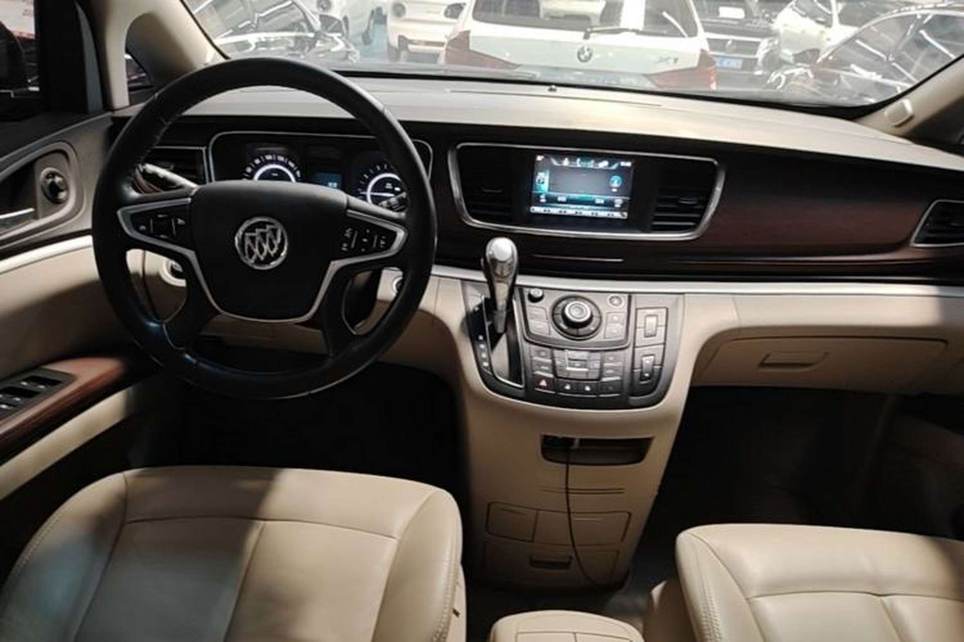 Used Buick GL8 2018 28T Luxury Model China VI Standard Center Console