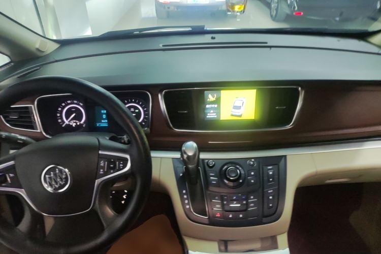 Used Buick GL8 2018 28T Luxury Model China VI Standard Center Console