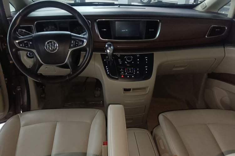 Used Buick GL8 2018 28T Prestige Version China VI Standard Center Console