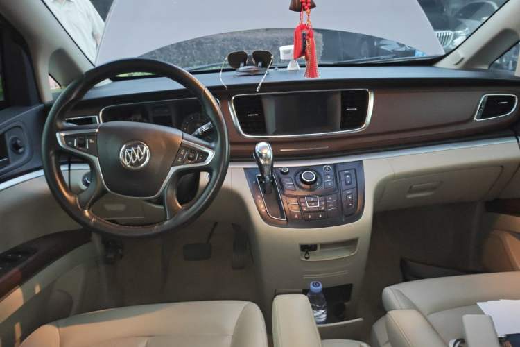 Used Buick GL8 2018 28T Prestige Version China VI Standard Center Console