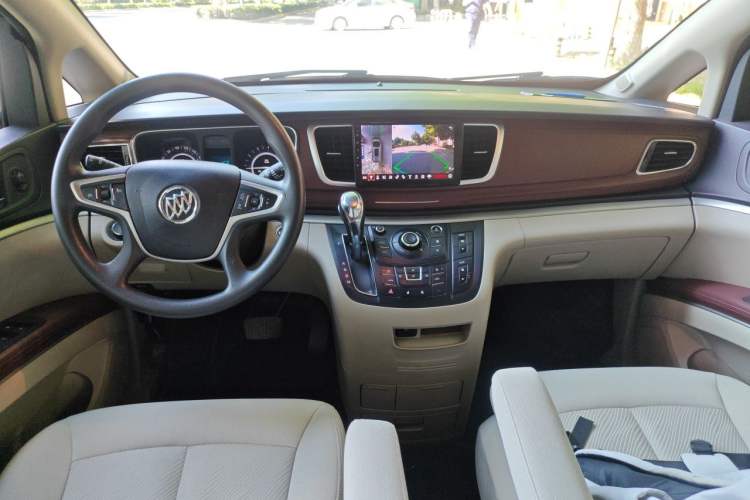 Used Buick GL8 2018 28T Comfort Model China VI Standard Center Console