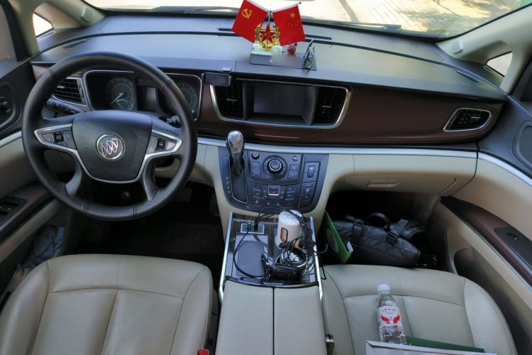 Used Buick GL8 2018 28T Prestige Version China VI Standard Center Console