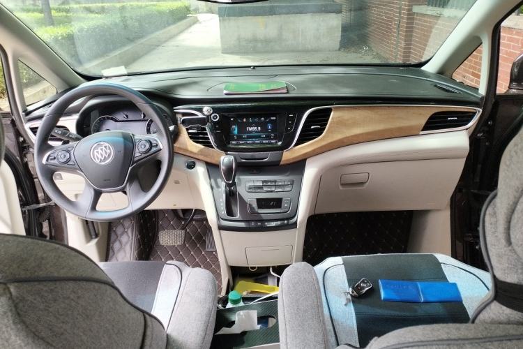 Used Buick GL8 2018 ES 28T Comfort Model China VI Standard Center Console