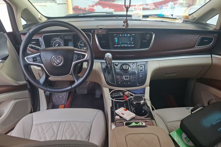 Used Buick GL8 2018 28T Comfort Model China VI Standard Center Console