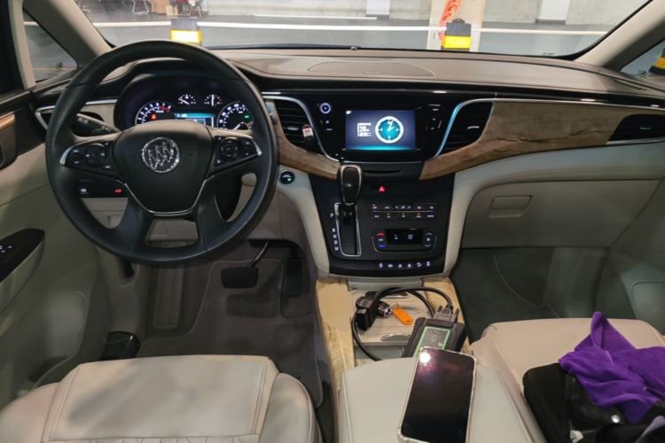 Used Buick GL8 2018 ES 28T Comfort Model China VI Standard Center Console