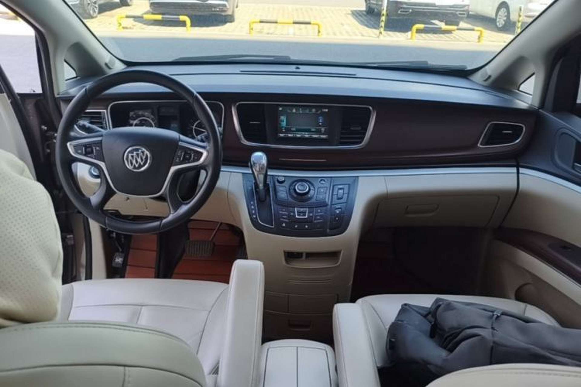 Used Buick GL8 2018 28T Luxury Model China VI Standard Center Console